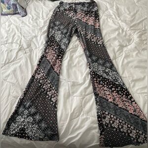 No boundaries women floral flare pants (M)